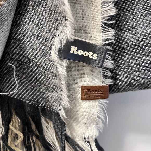 Roots Scarf - Picture 2 of 4